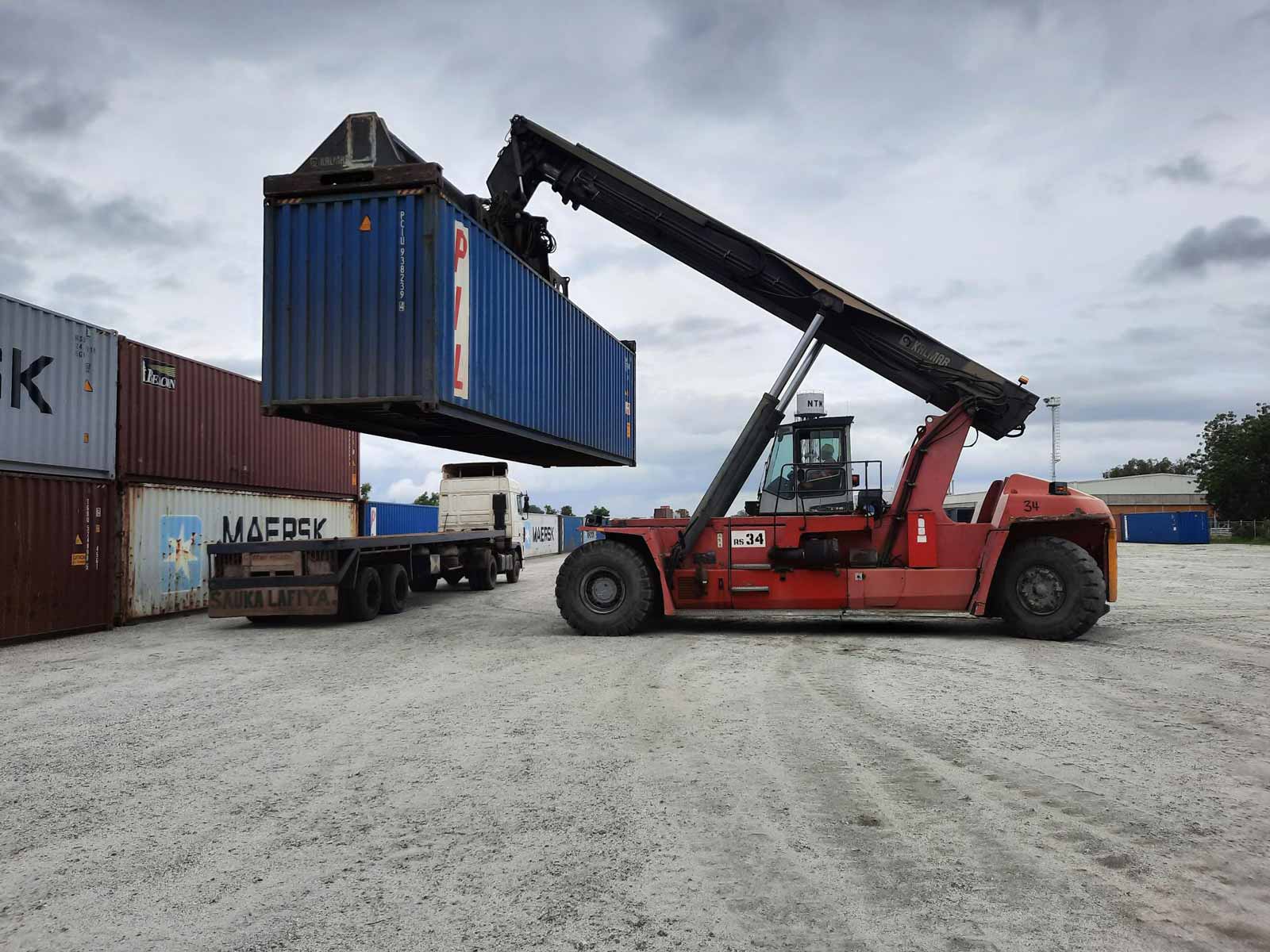 apm-terminals-kano-reach-stacker apm-terminals-kano-reach-stacker