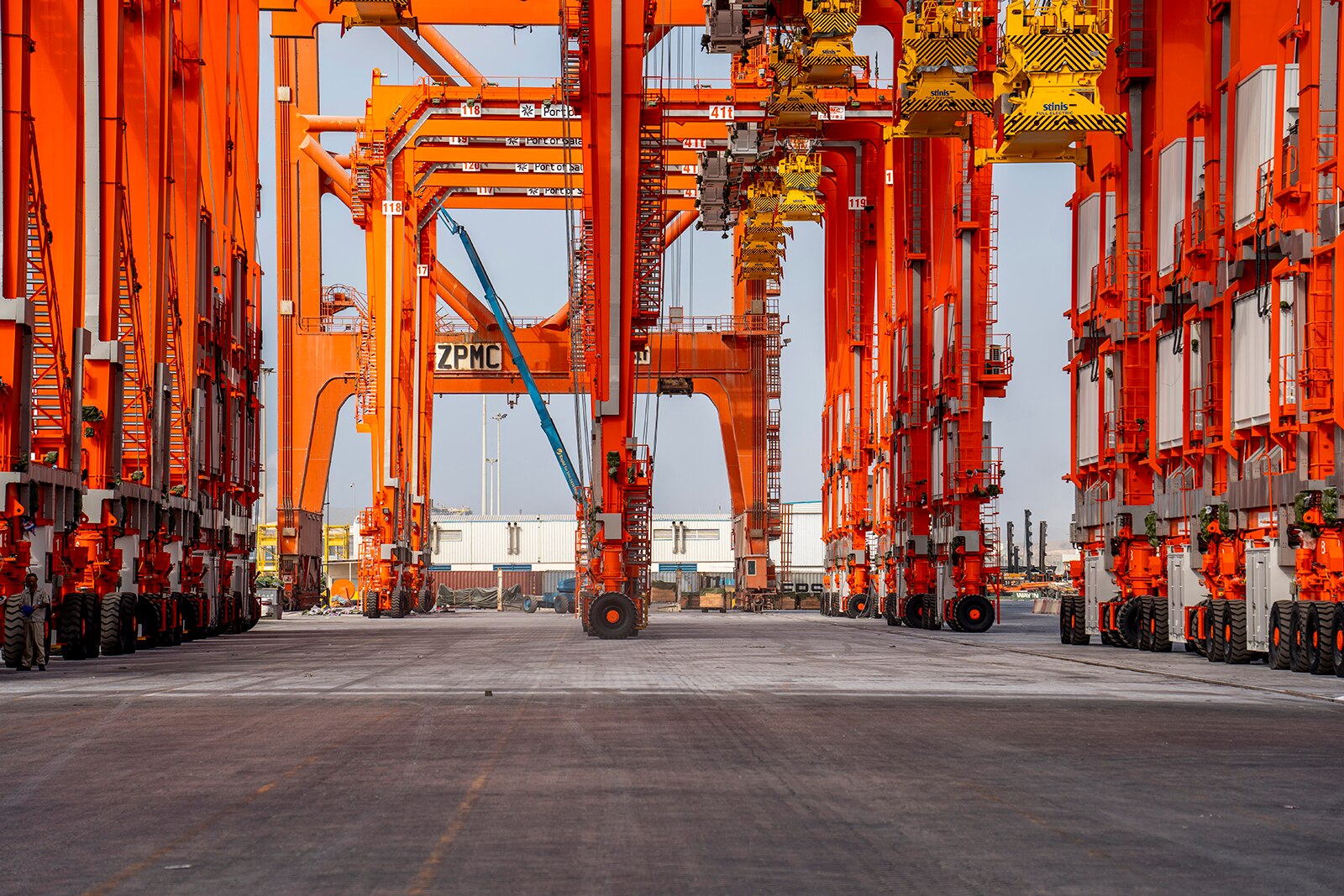 Port of Salalah hybrid Rubber Tyred Gantry (hRTG)