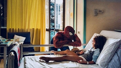 201002-mattia-villardita-with-kid-in-bed