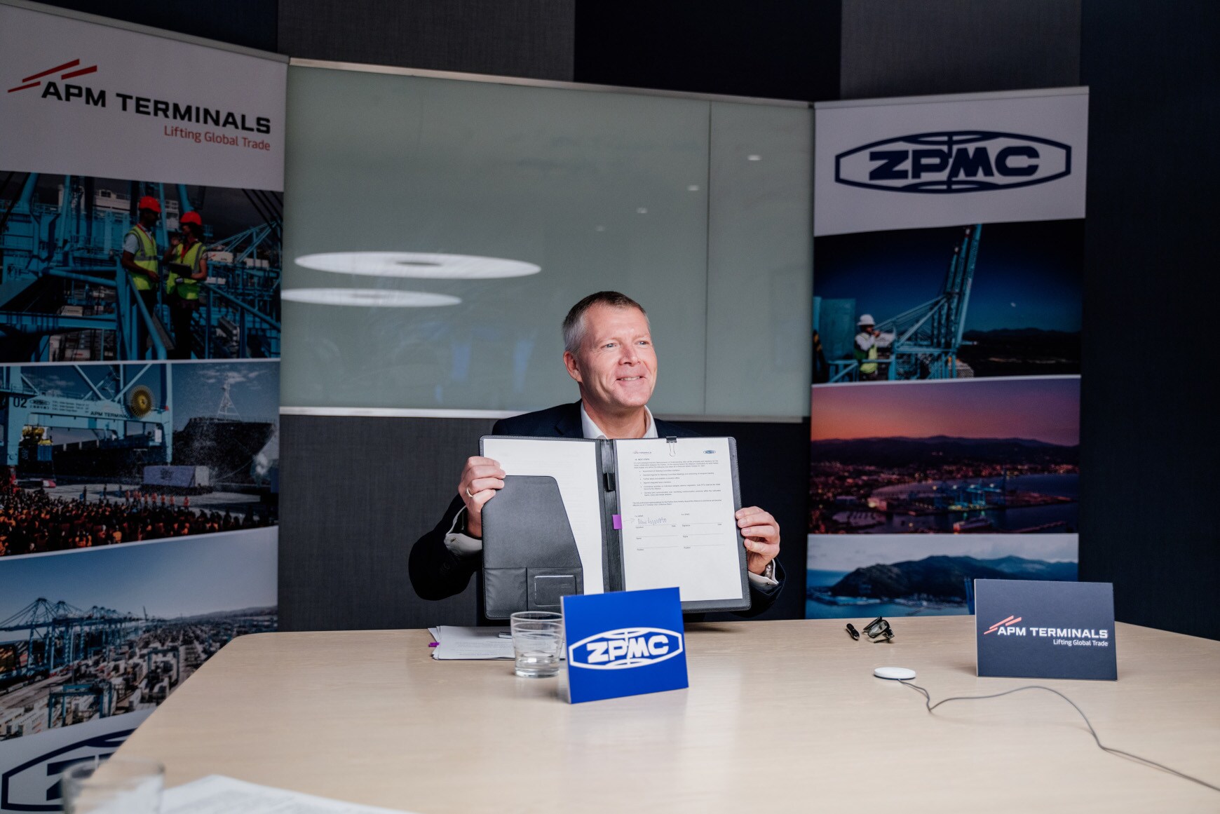 211021-apm-terminals-maersk-signing-meeting-highres-37