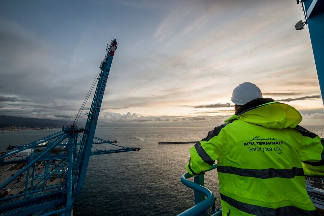 211207-decarbonizing-port-logistics-the-time-is-now