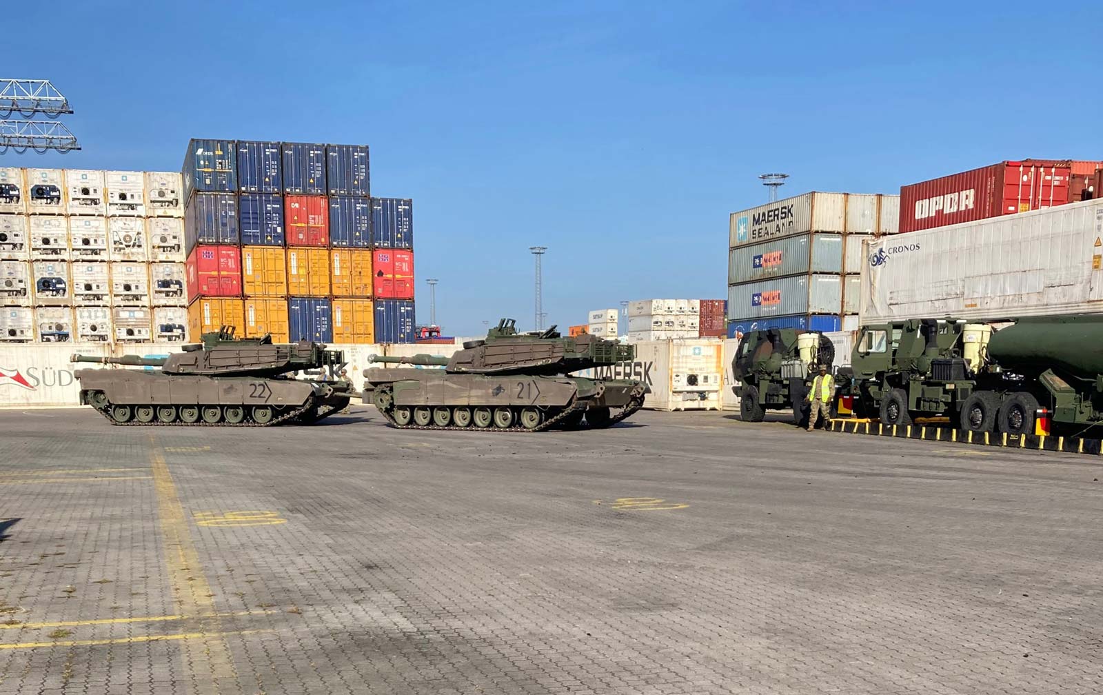 230928-break-bulk-military-equipment-1600