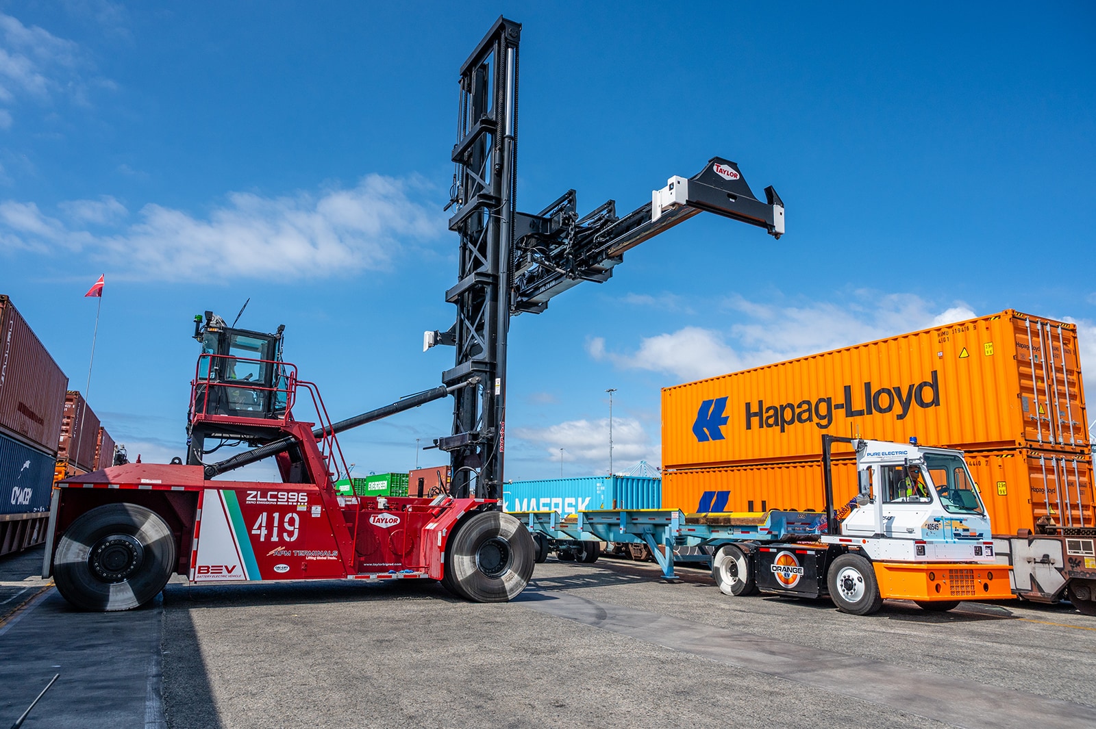 Apm Tractor APM Terminals Pier 400 double ISO certification - APM Terminals