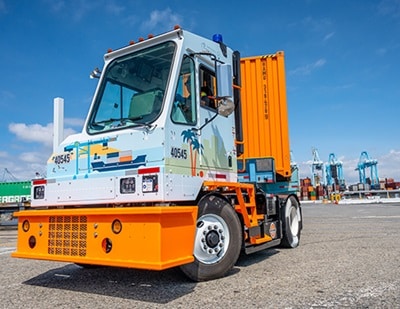 Apm Tractor APM Terminals Pier 400 double ISO certification - APM Terminals