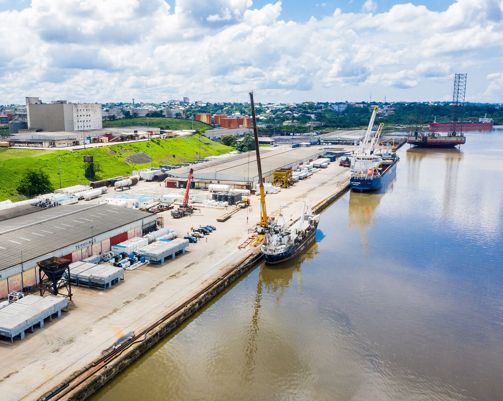 Barge and transfer services - APM Terminals