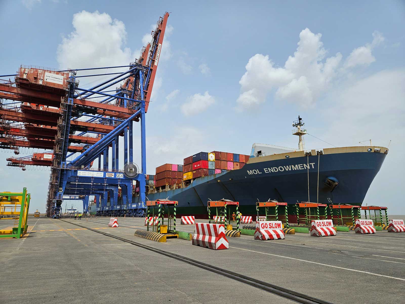 apm-terminals-pipavav-quay